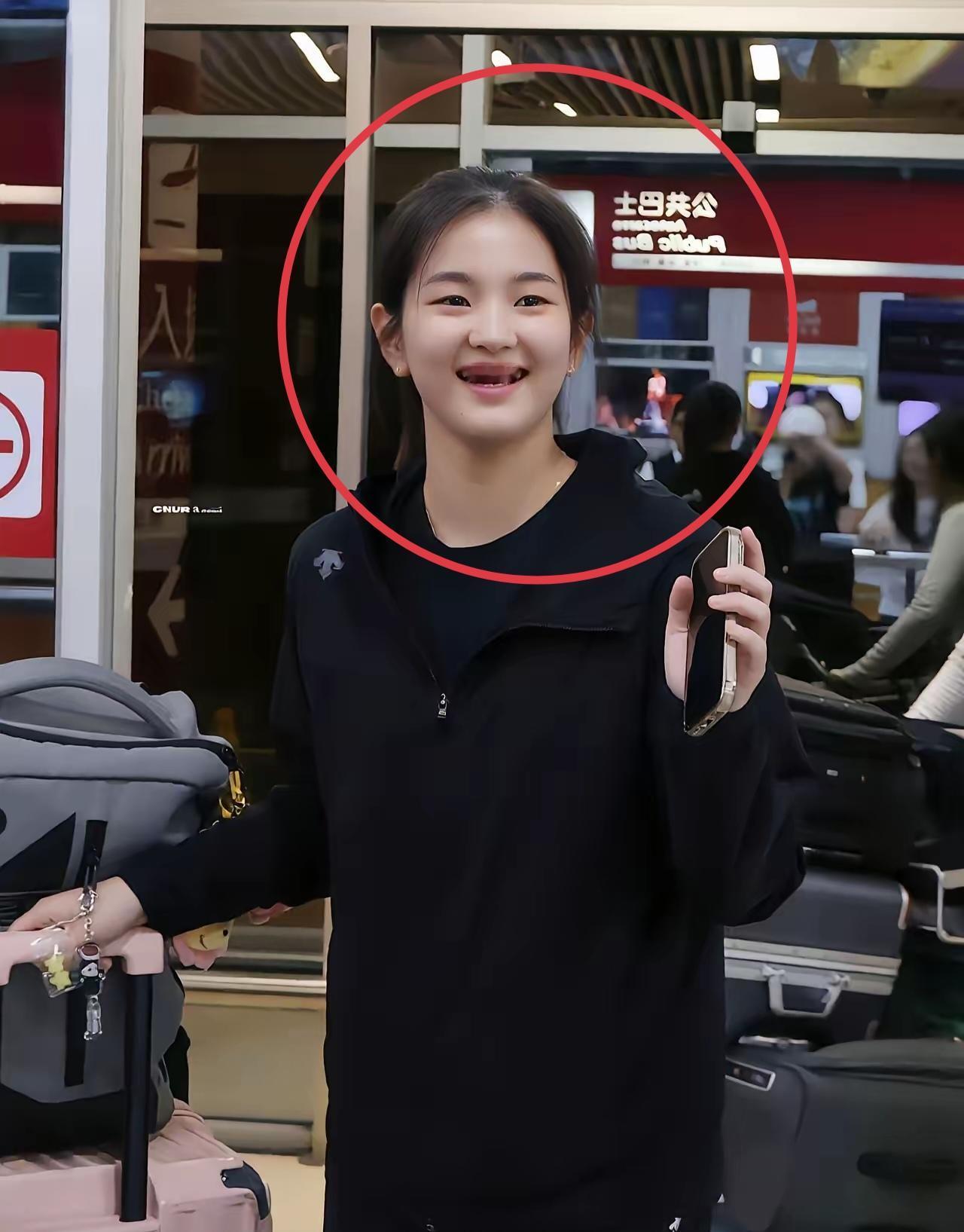 昨晚中韩女乒4/1比赛，中国头号选手孙颖莎差点被韩国的金娜英翻盘，好在决胜局9/