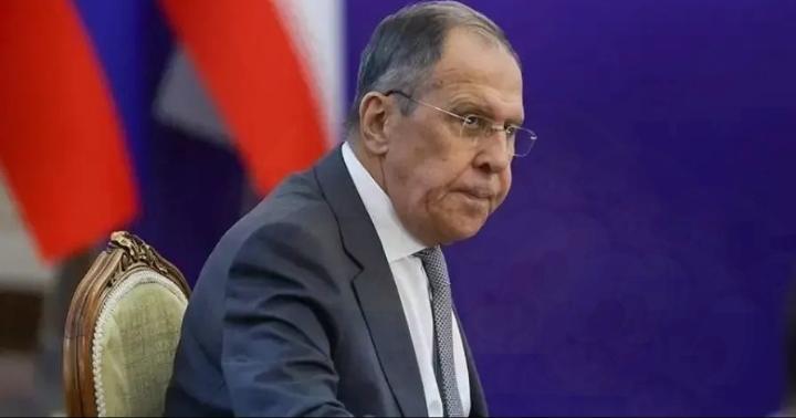 俄罗斯今天早上突然放了个大招，直接指着鼻子说美国在委内瑞拉动手了。这话听着就让人