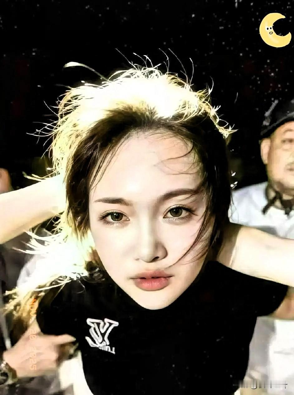 她是犯法了但不是你们侮辱她的理由柬埔寨官方日前发布的信息，两名记者采访时公然