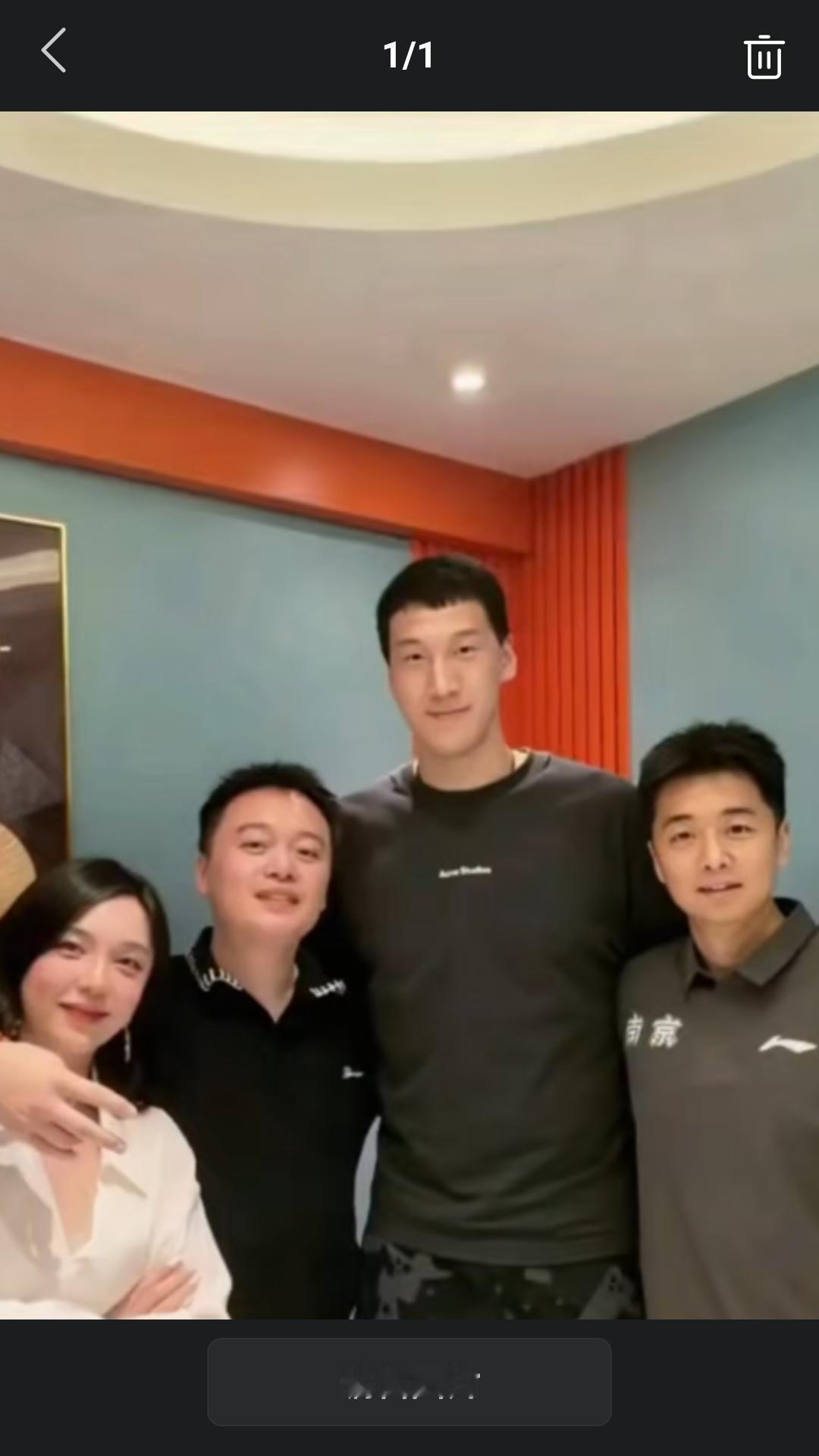 【杜润旺离开广东宏远加盟南京同曦】据央视网消息，昨天南京同曦老板娘通过抖音账号发
