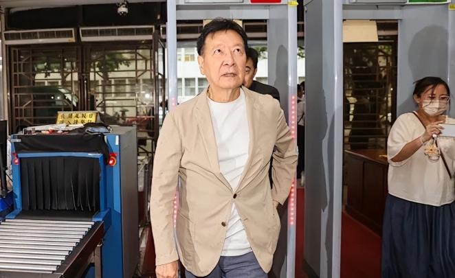 突发！赵少康罢免亮票遭台北地检传唤今现身北检恐被判刑赵少康又一次成为聚光