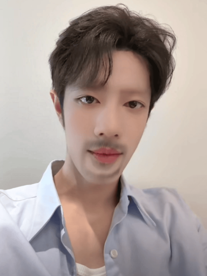 笑晕了，肖战不愧是有趣的灵魂，一模一样啊[笑着哭]肖战说自由是拥有掌握命运的
