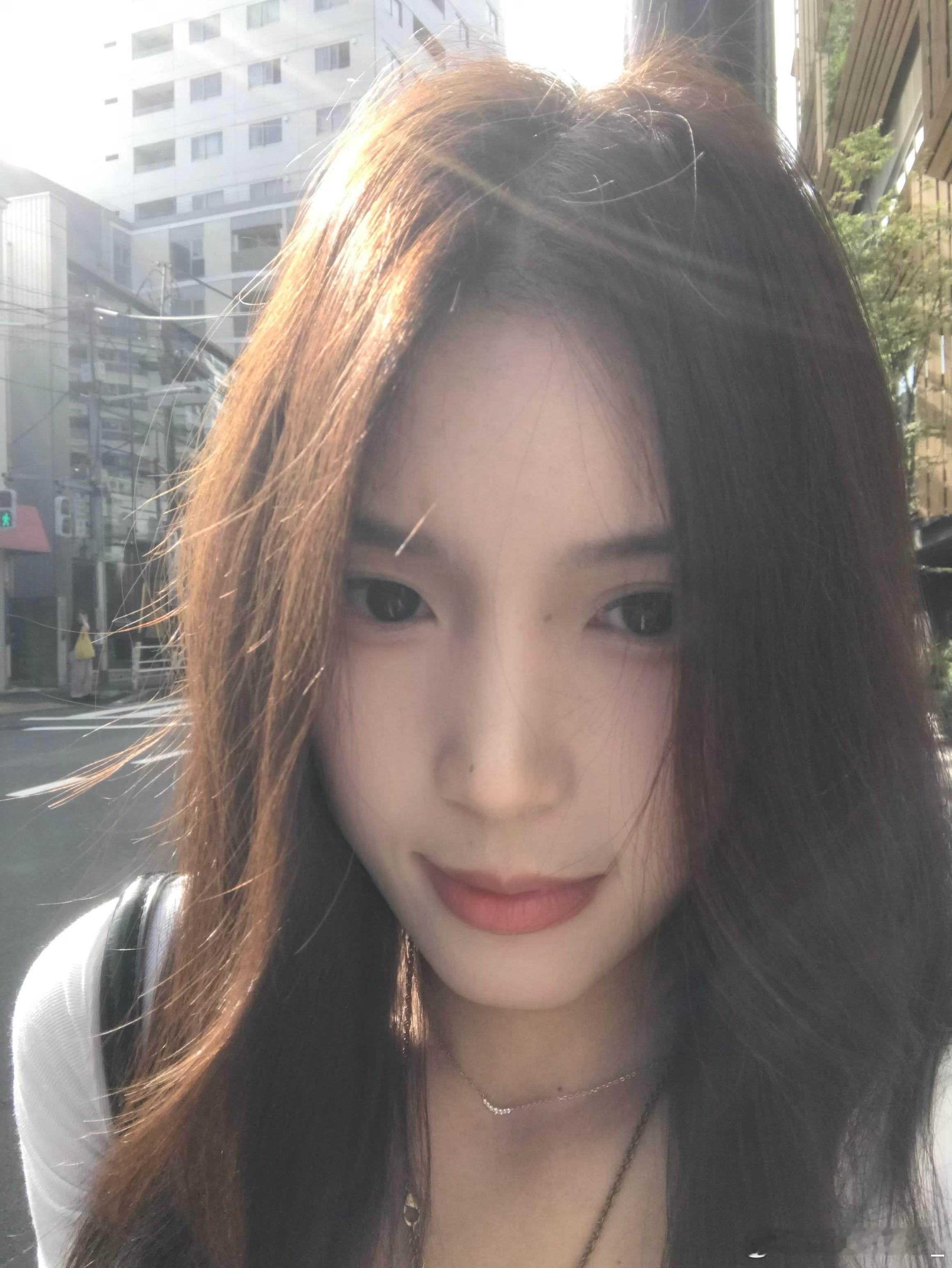 陈冠希，出来吃饭。​