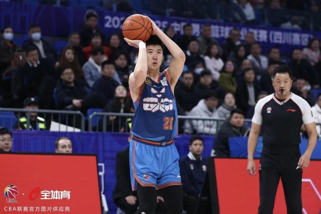 四川男篮休赛期，韩硕需要进行补强。俱乐部要加大商业合作力度，地方体育部门也会大力