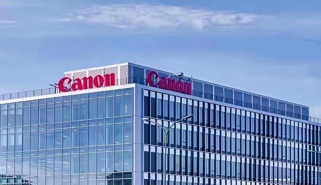 说实话，看到日系车在中国卖不动了，我第一反应是高兴。但再一查数据，心里咯噔一下—