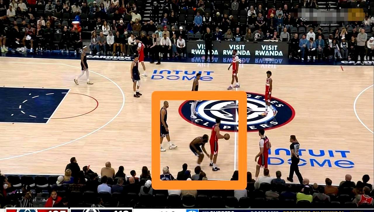 36岁哈登还在玩假抢末节剩14秒，奇才吉尔抱球等哨，哈登猫腰冲两步又缩回