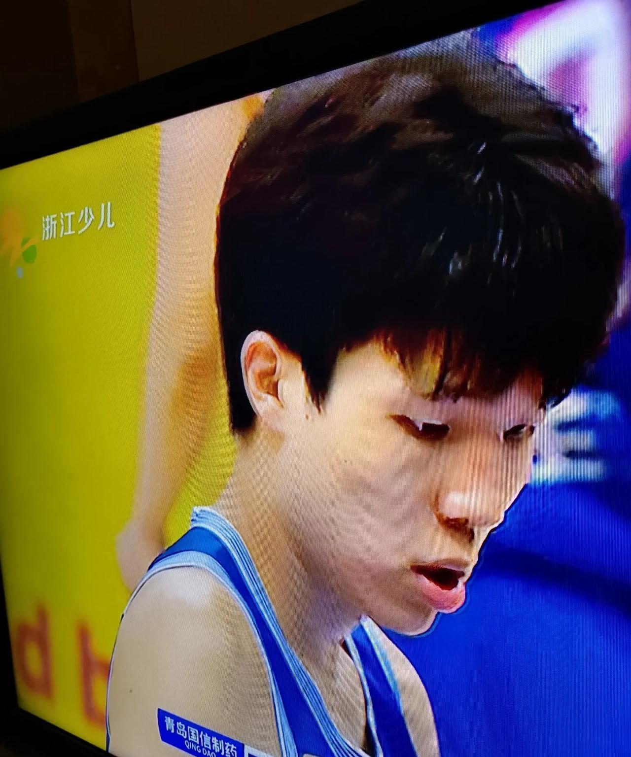 如今大家看到有几位中国球员去了国外的俱乐部打球，像女篮国手李月汝在WNBA宁愿拿