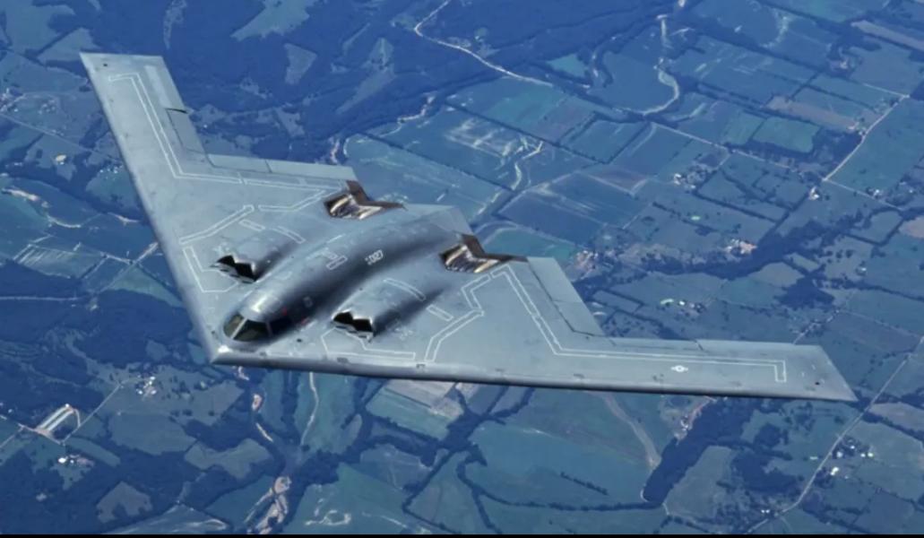 美国官员透露，B-2隐形轰炸机正在对伊朗伊斯兰革命卫队的指挥所和武器库实施打击，