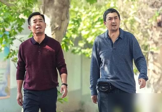 有一次，歌手孙浩来到了张嘉译七千万的豪宅，没想到张嘉译却说：“浩子，你现在混得不