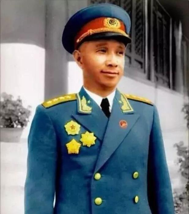 1972年毛主席出席陈毅追悼会时，粟裕因何动情表示：幸亏他们当初带我踏上井冈山？