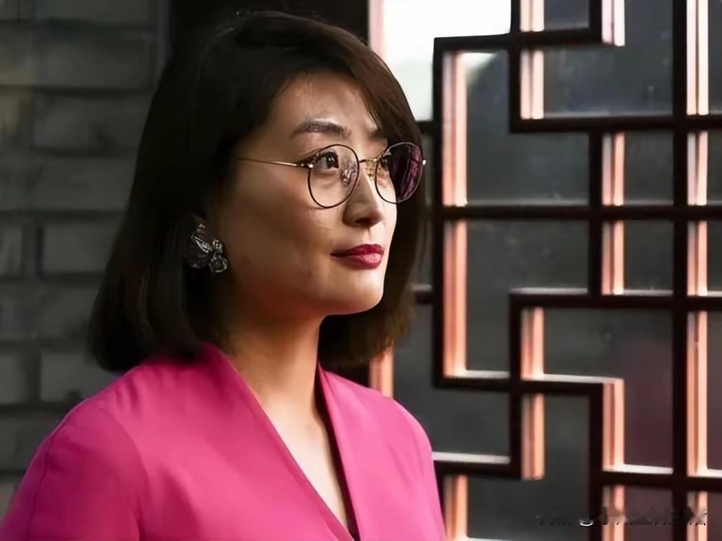 宗馥莉根本就没有官复原职！她原来是以娃哈哈掌舵人的身份管理公司，现如今只能以