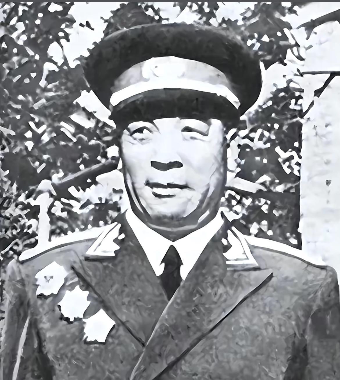 聂鹤亭中将，他觉得评中将被低估了。原来聂中将资历确实可圈可点，在井冈山时期，聂鹤
