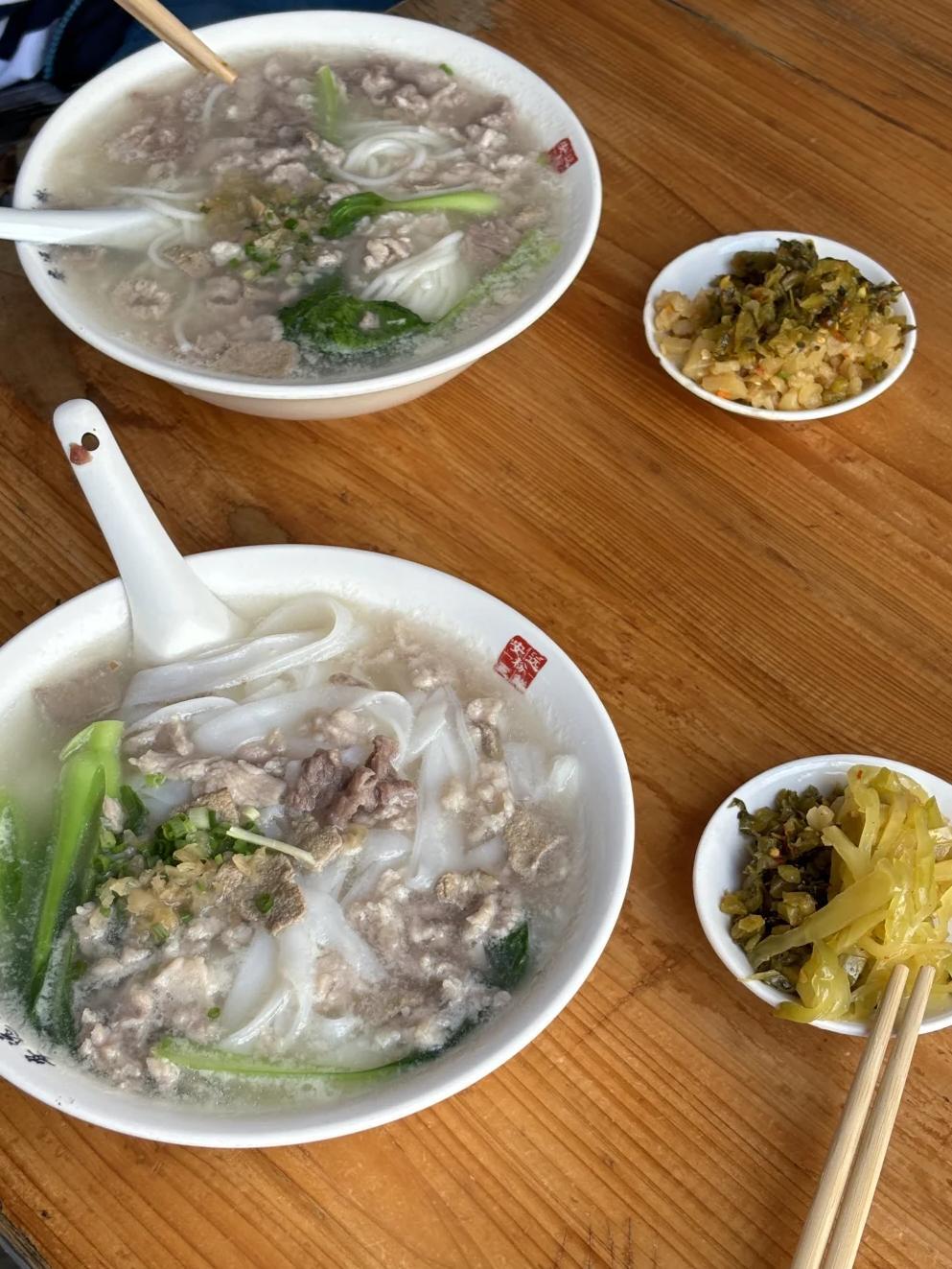 江西赣州早餐，连邓紫棋都被安利的美味！赣州早餐美食推荐：1、安远三鲜粉、瑞金
