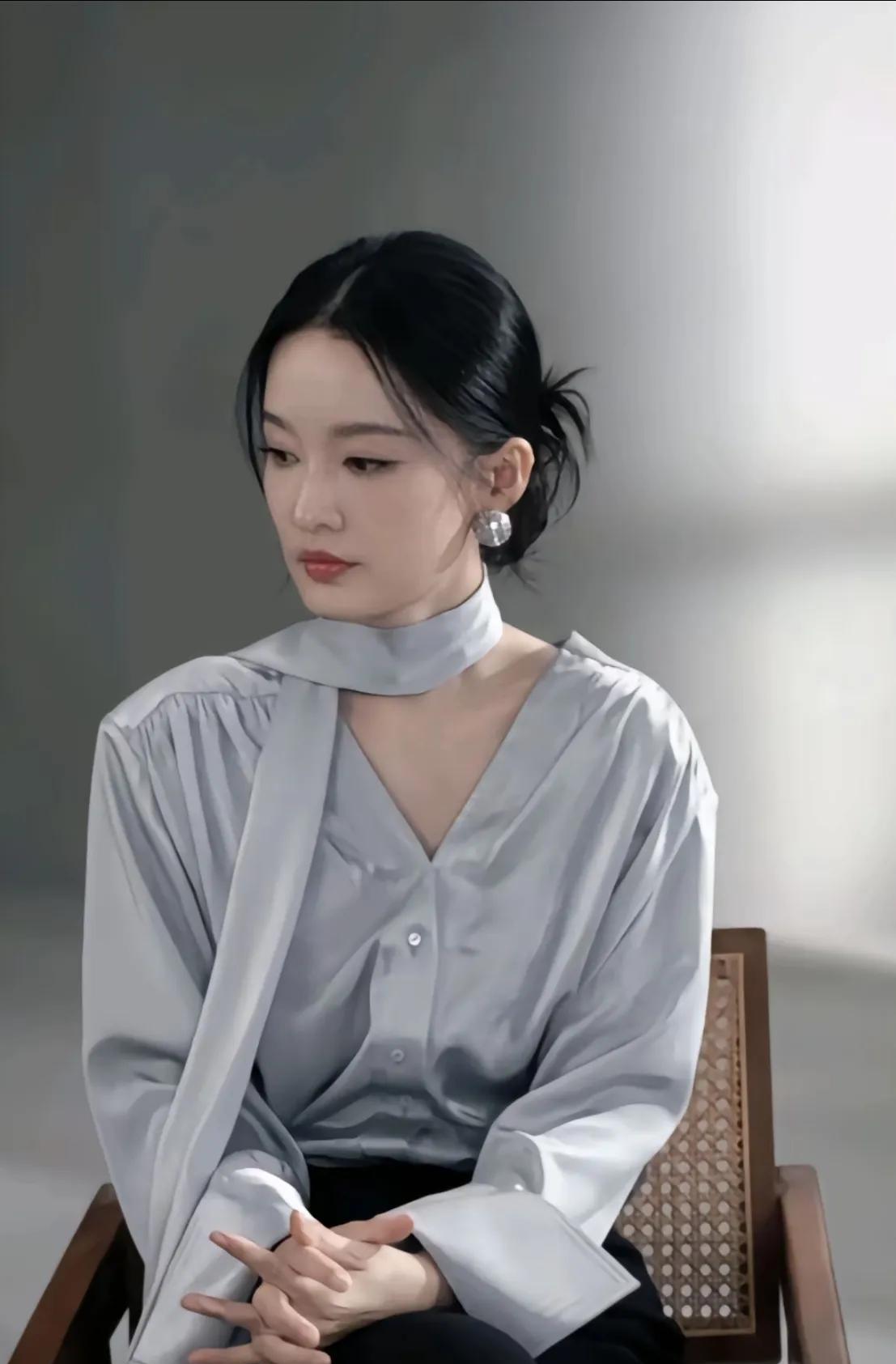 最喜欢的女演员李沁！美貌与演技并存！[赞]真羡慕你们可以经常看到李沁这么美好的