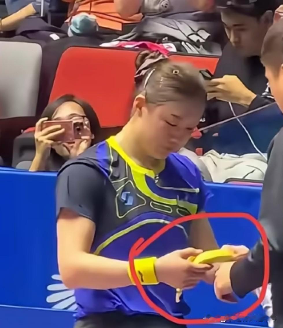 陈梦骨子里的教养让人佩服!全运会女单1/4决赛，陈梦和蒯曼的比赛里，大梦吃完