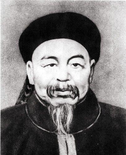 1859年，咸丰皇帝下旨将左宗棠斩首示众，湖北巡抚胡林翼对左宗棠说：“皇命难违，