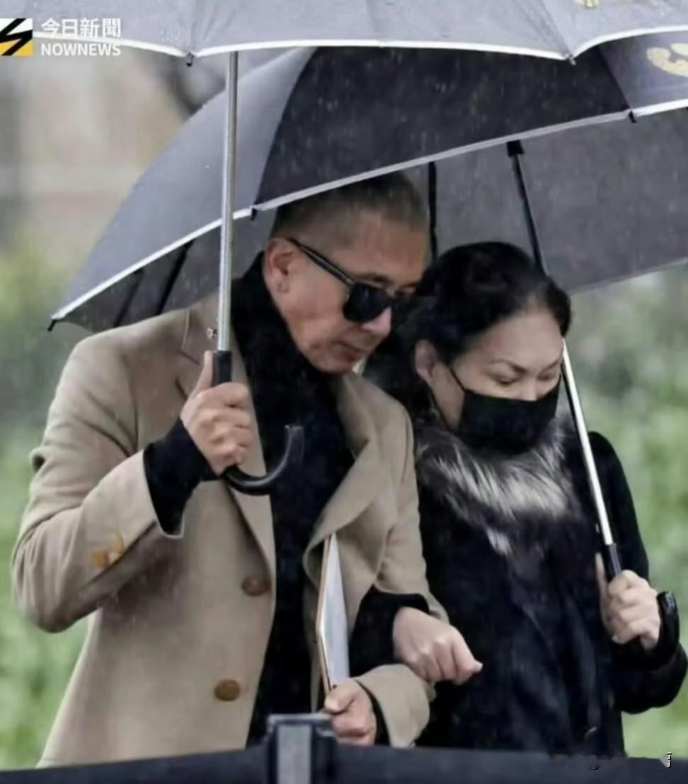 不相信两个人闹翻了。具俊晔不是早已经说过放弃继承遗产了吗？怎么可能有出尔反尔