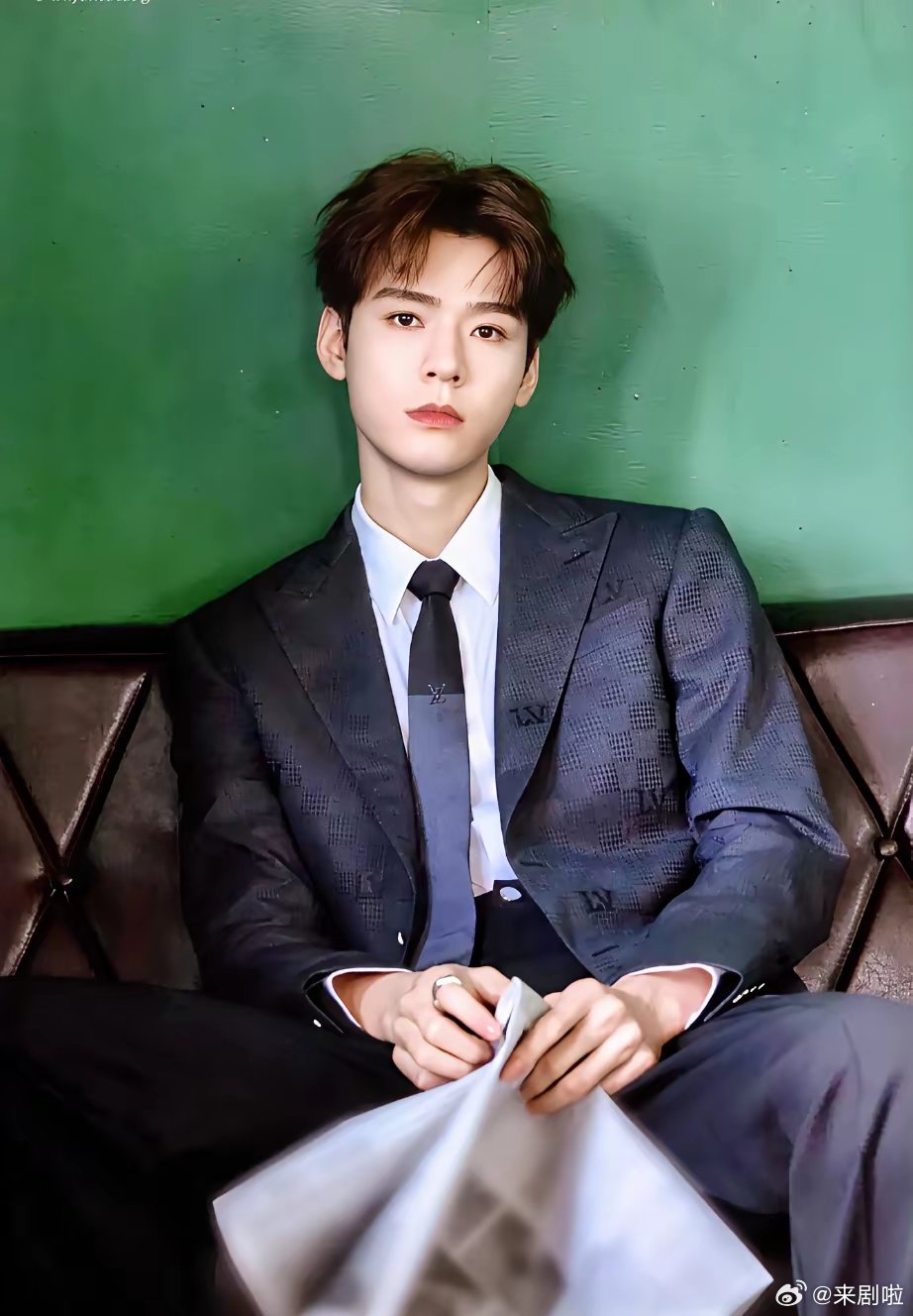 龚俊的事业，怕是很难再往上走了《山河令》之后再无真正意义上的爆剧了。他的长相在娱