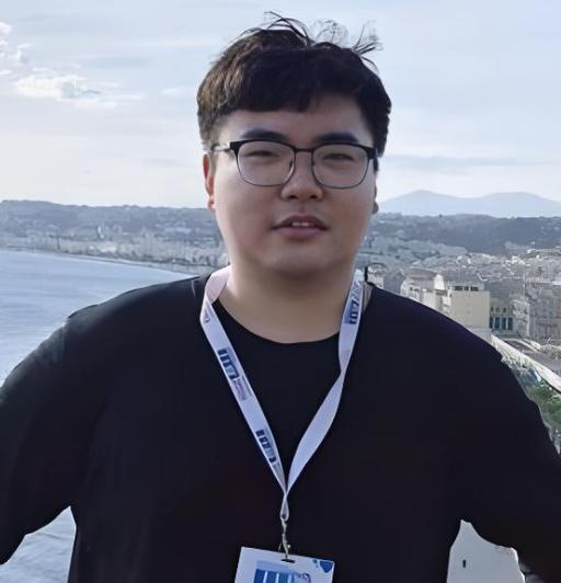 杨朔，98后，哈尔滨工业大学超级学霸，悉尼科技大学博士，谷歌博士奖学金，26岁成
