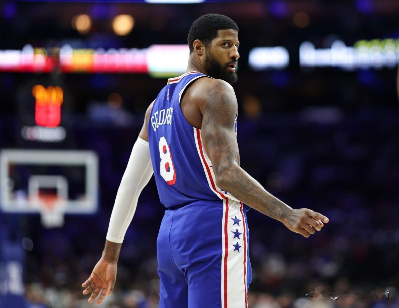 真被说中了:保罗乔治被禁赛25场！对阵雄鹿的比赛中，保罗乔治梦回巅峰般的命中了