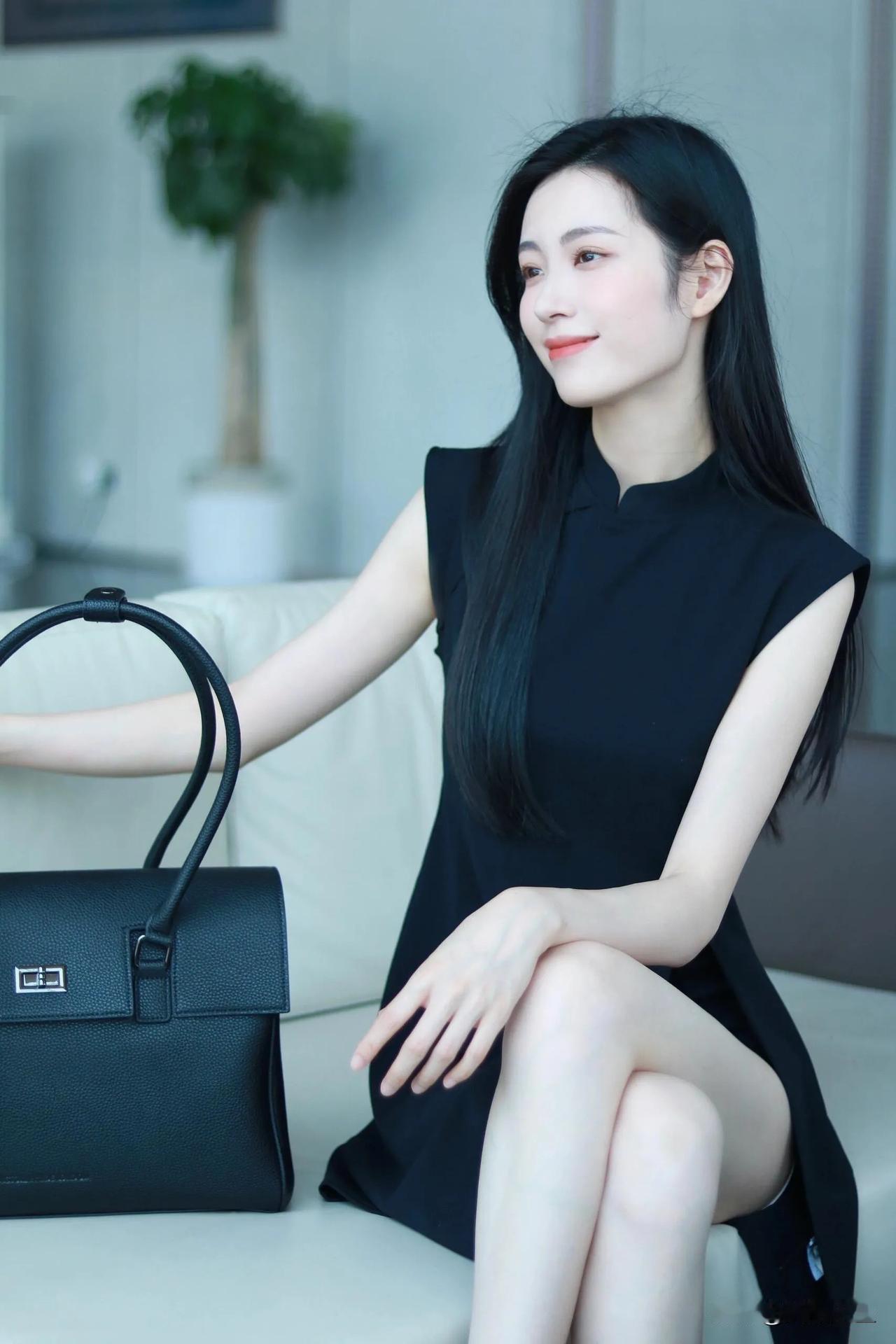 春天的鲜花，夏天的西瓜，秋天的月亮，冬天的太阳。享受此刻心情