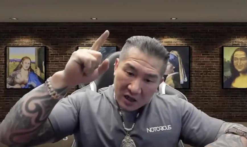 馆长是岛内清醒最快的人，因为馆长是第一个看清台湾的现实，并把这种现实说出来的了。