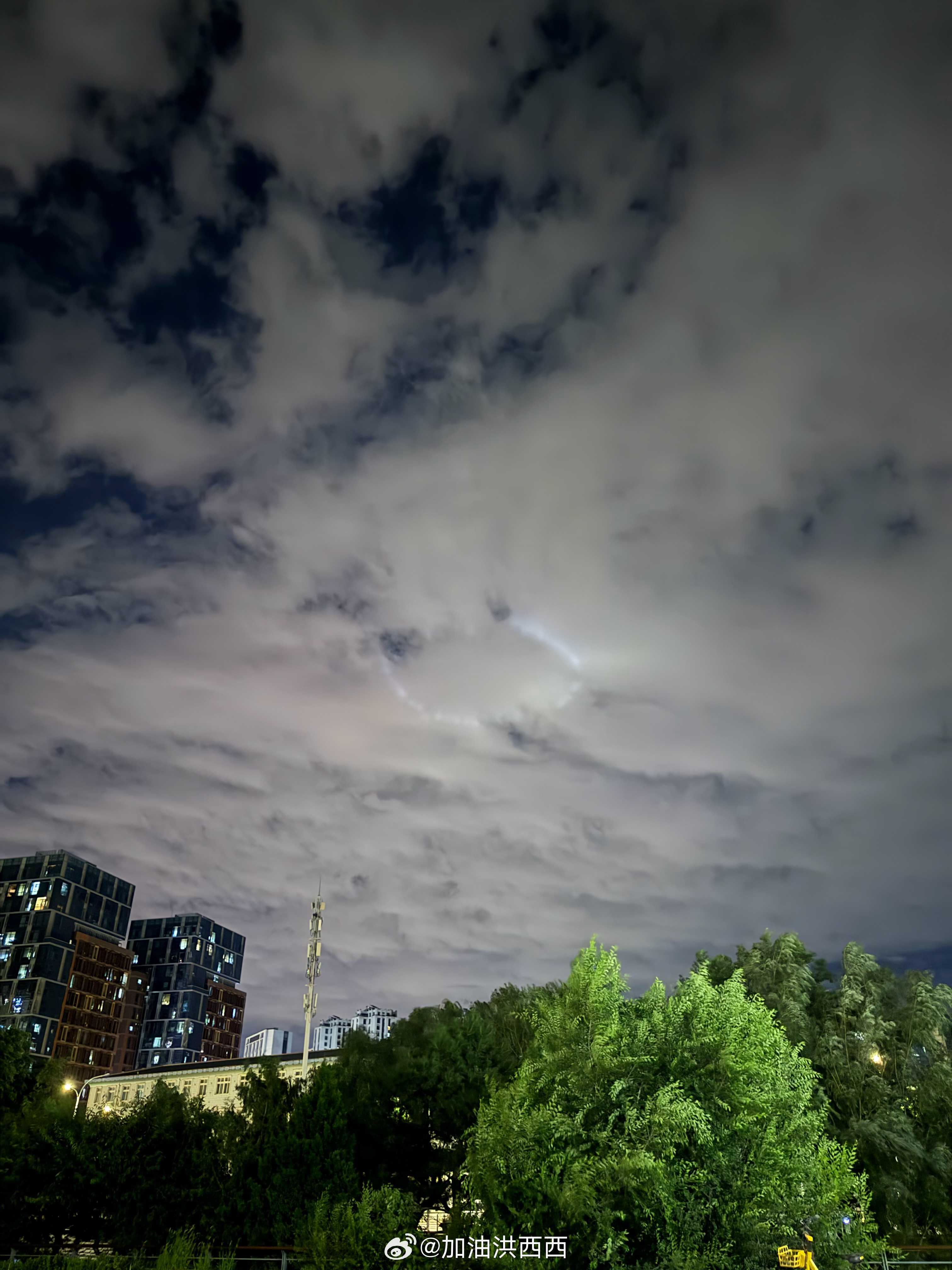 这啥啊，UFO啊，三体人要来啦？​​​