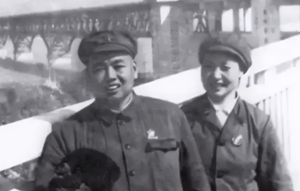 1942年，许世友的新婚之夜，37岁的许世友对着她19岁的新婚妻子说了一句话，而