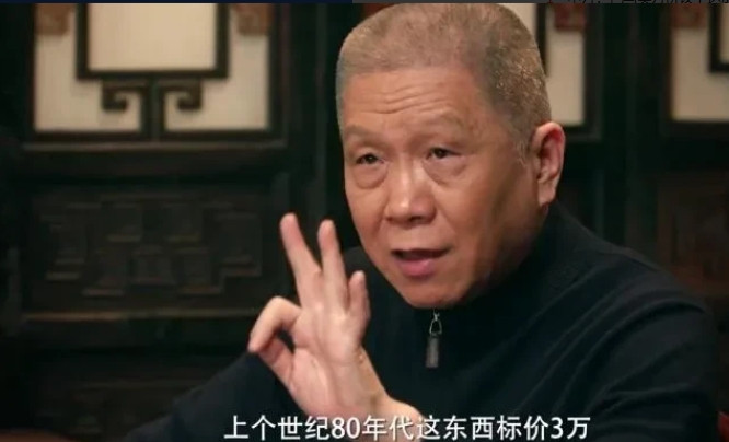 1987年，马未都在上海友谊商店里看中一个瓷碗，要价3w，这在当时可是天文数字。
