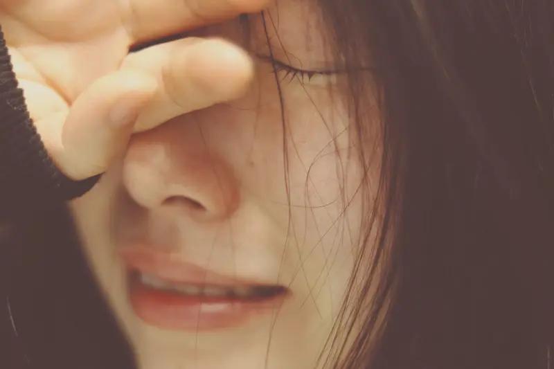 人只有痛到极致、输到彻底、熬到无路可退，才能大彻大悟。跌入谷底没人帮时，你会明