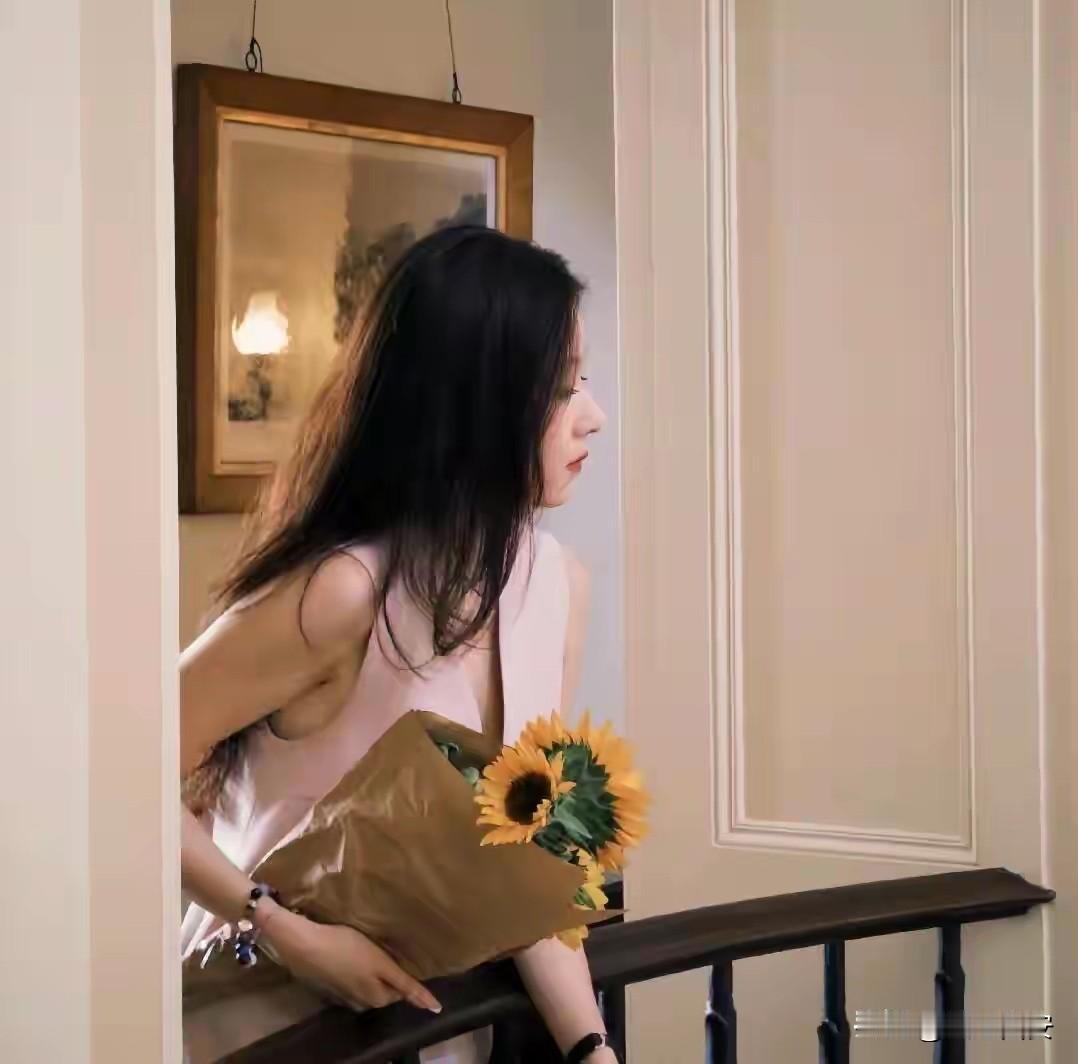 在公司，当你意识到：自己的职位升不上去的时候，工资也涨不上去的时候，你要