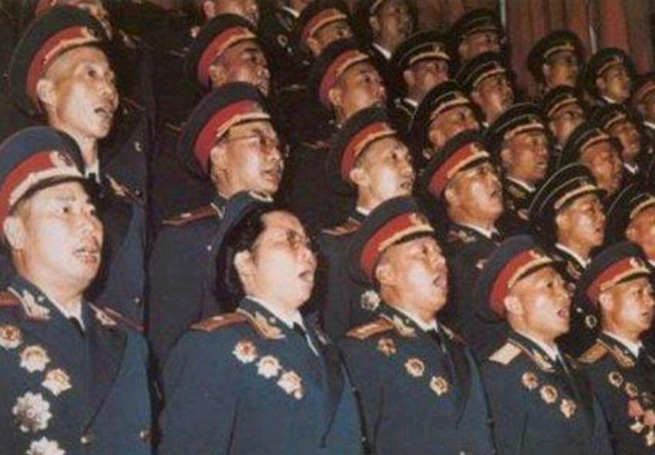 1955年首次授衔时，一共有七百九十八位将领被授予少将军衔。在此之后的数年间，又