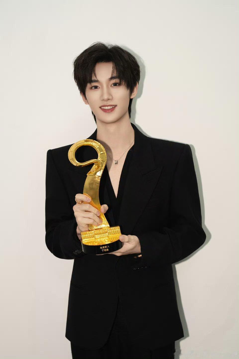 恭喜演员丁程鑫！恭喜年度新人丁程鑫！演员丁程鑫未来可期！​​​