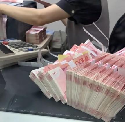 大行留存率越高，中小银行揽储越贵！建设银行副行长唐朔亲口说，个人定期存款到期承接