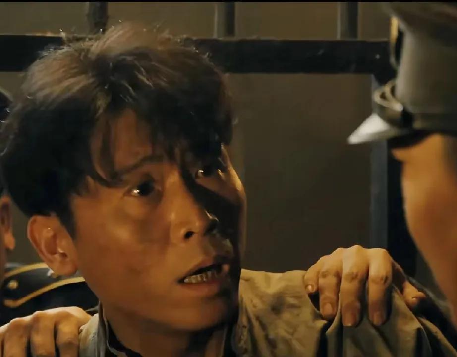《归队》封二爆改汉奸，一句话救下汤德远！汤德远被抓，敌人问他是抗联的不？他赶忙