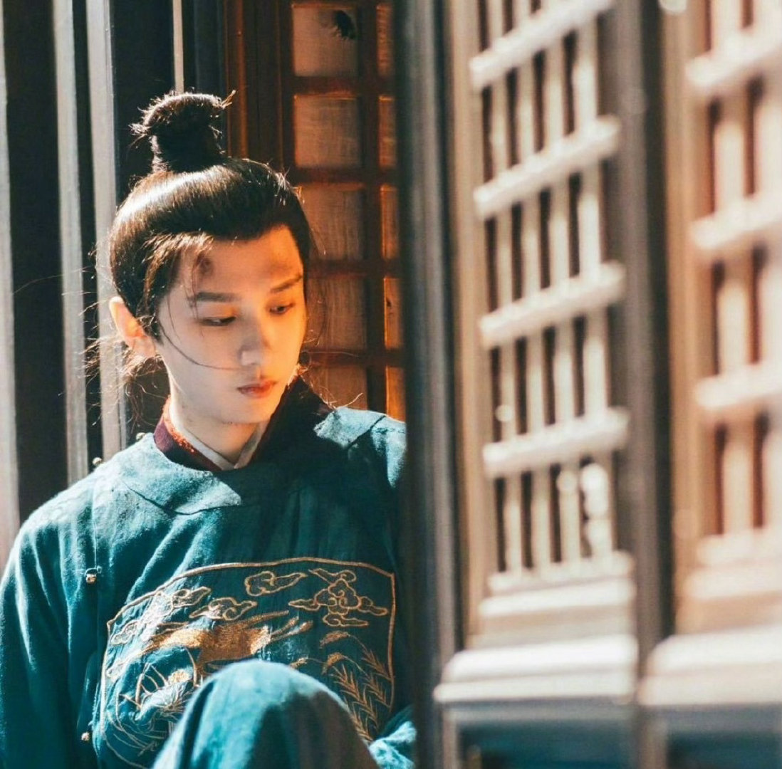 新浪娱乐换头像，成毅人气断层第一，活人粉太多了。很难想象一个如此低调的演员，仅凭