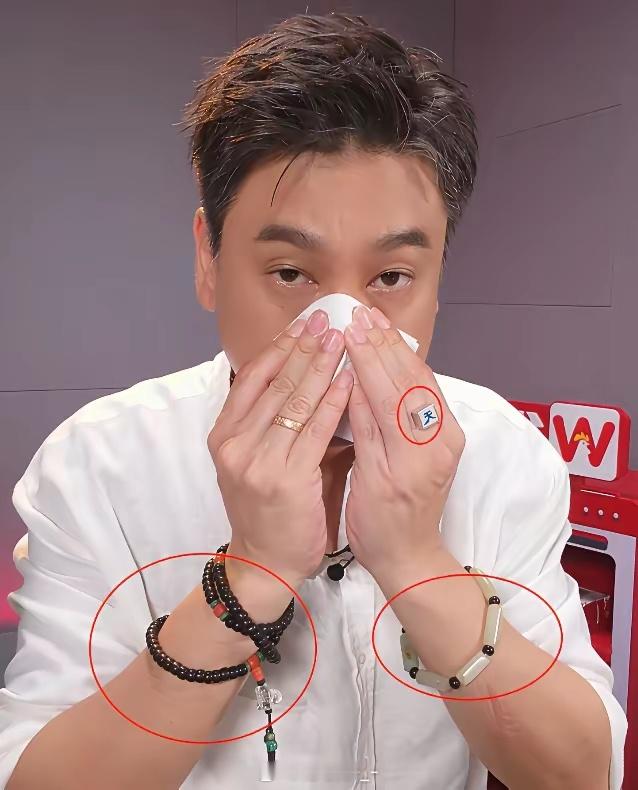 F4的朱孝天在直播时表态：“如果F4真的要合体表演，我永远不会是第一个拒绝，也不