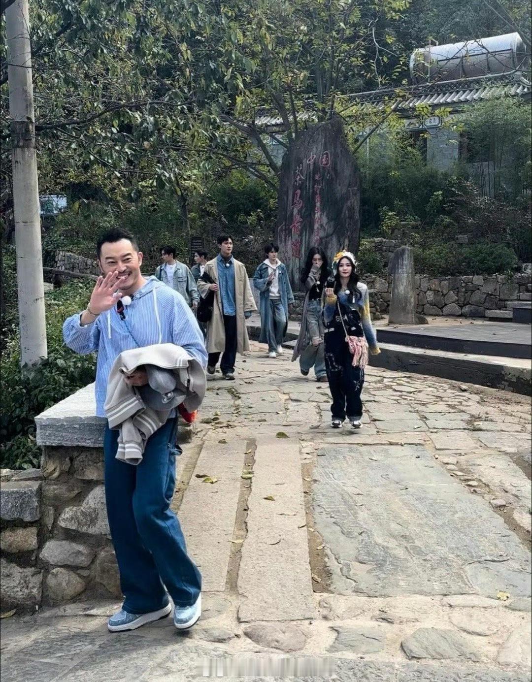 孟子义多高啊我的妈，这身材，路拍都这么顶……