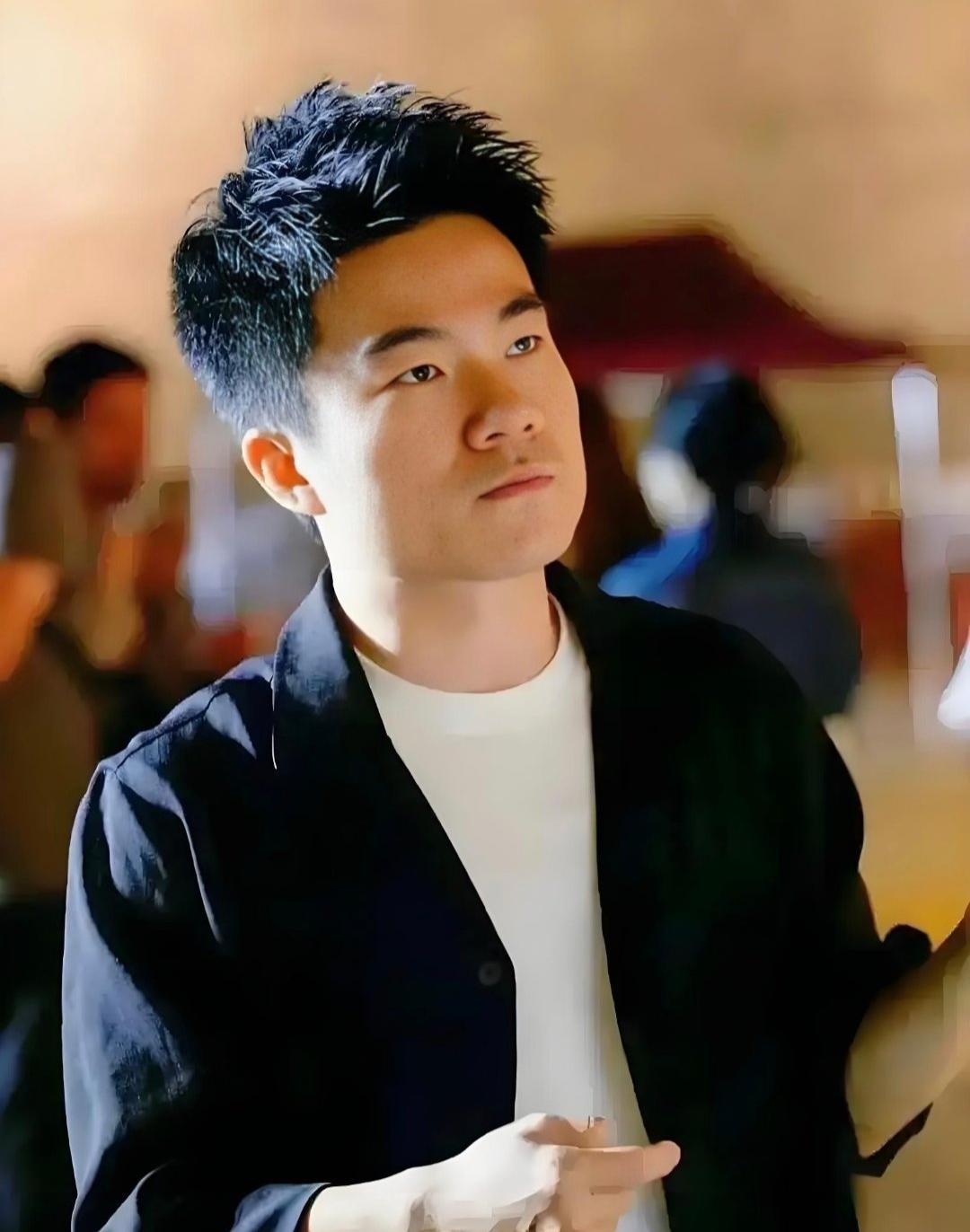 央视曝光优思益造假，带过货的明星纷纷致歉，就有人揪着董宇辉不放，张嘴就说“装死