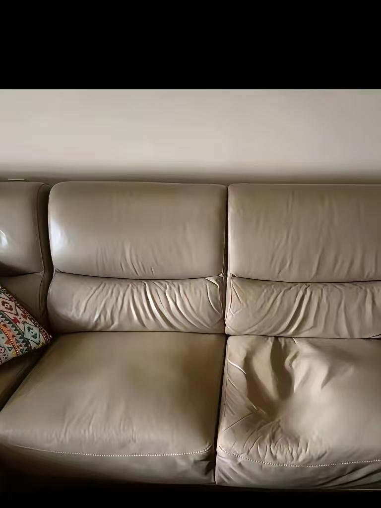 婆婆在我家住了一年了，客厅那个沙发我都没坐过，对婆婆明显有情绪，那当初可以不嫁人