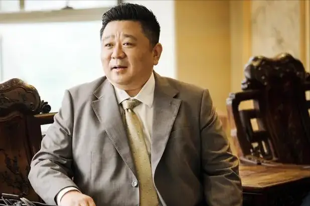 2003年，梁冠华被<em>钱雁秋</em>邀请拍摄《神探狄仁杰》可是却遭到投资方的强烈反对，原