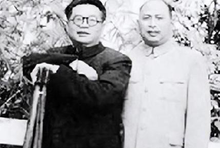 1959年，有“贵州王”之称的王家烈来到北京参加会议，毛主席见到王家烈后，便笑着