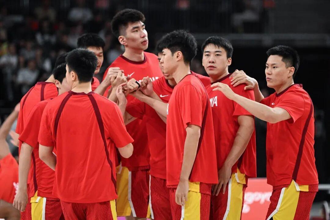 中国男篮输得彻底！但这次，请不要再归罪于球员！咱们的队员始终在沿用一种过时的打