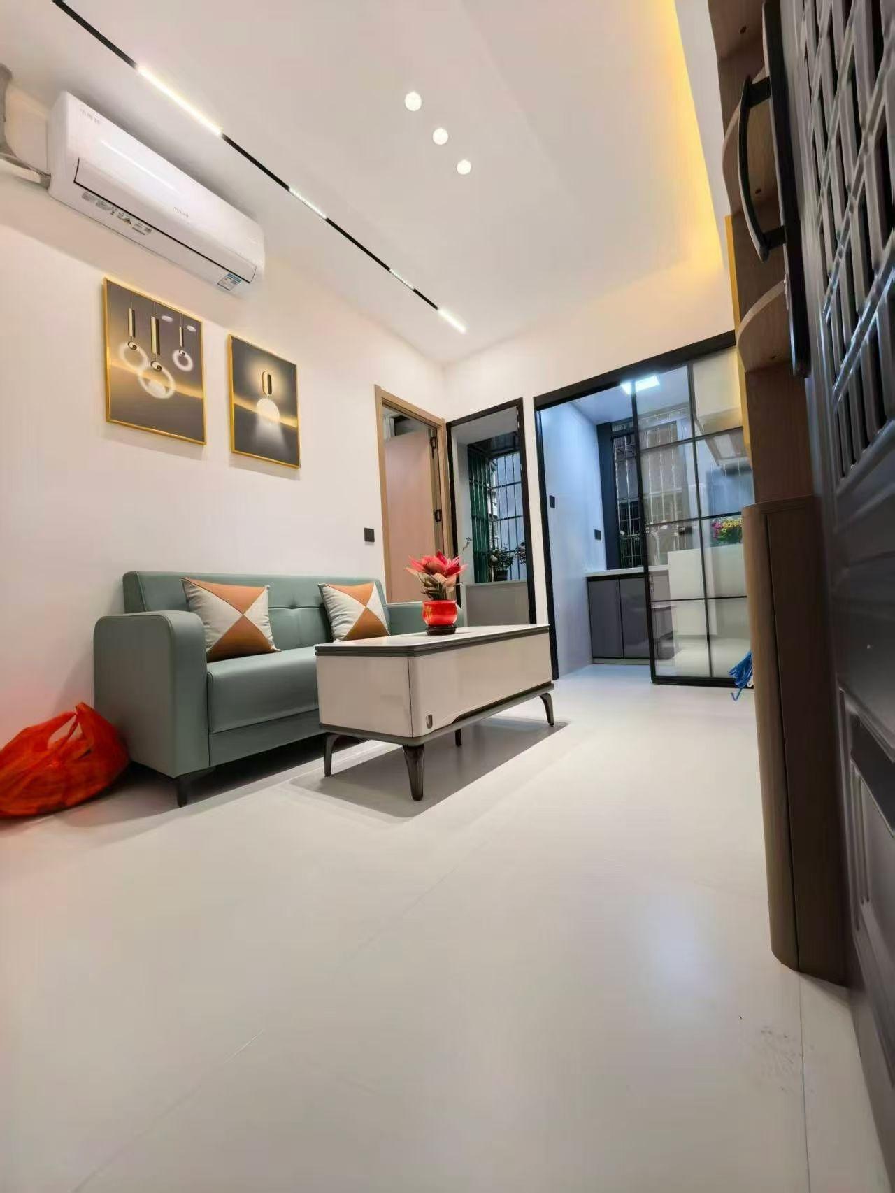 房子断供的人真不少我表哥18年买了套120万的房，月供快5000。今年工作丢了