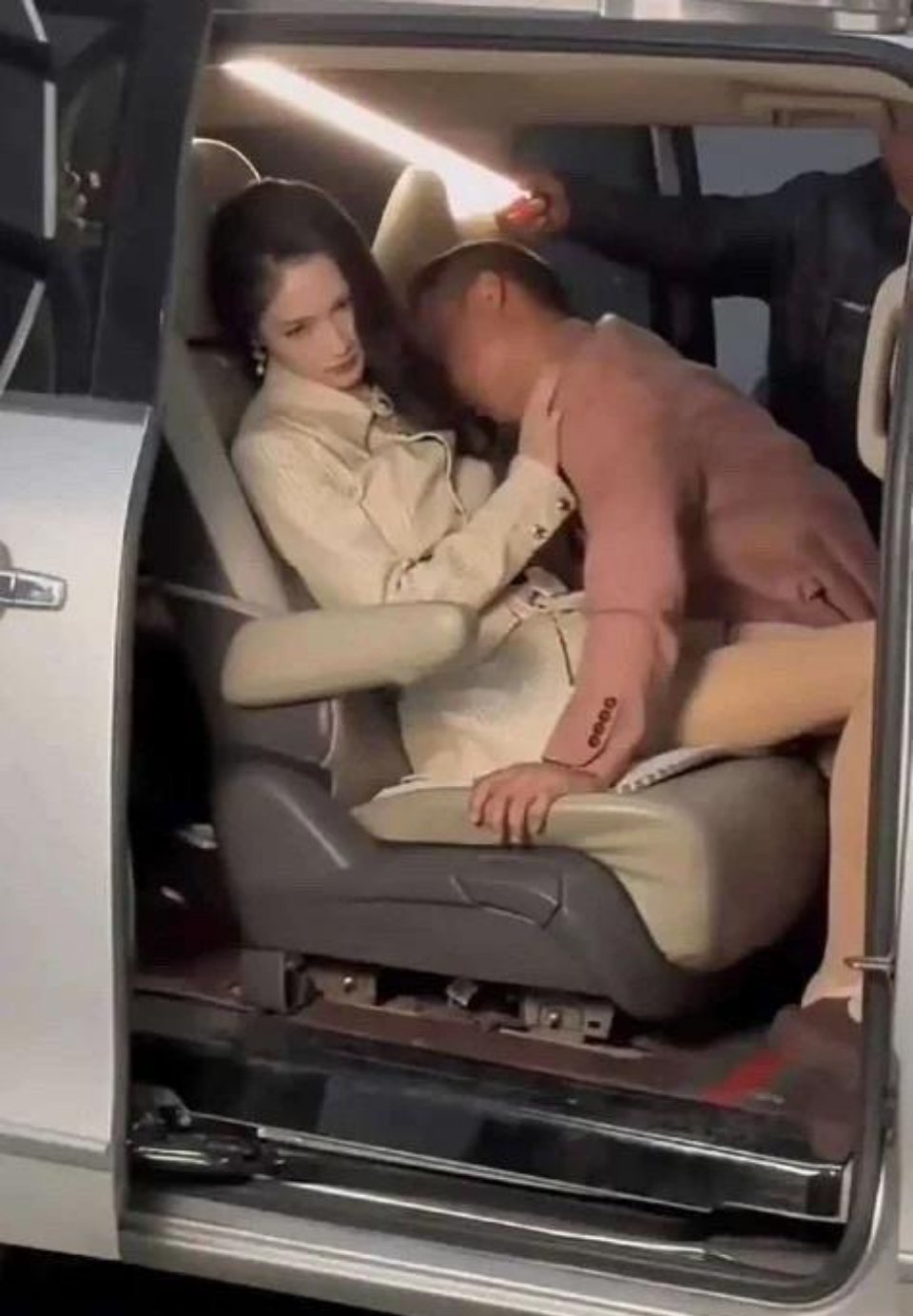 演员的信念感是真厉害啊，换作一般人肯忍受不了这种情况。