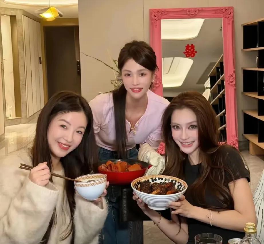 Angelababy一现身上海网红聚会，直接炸场！简约时尚穿搭上身，气质这块儿狠