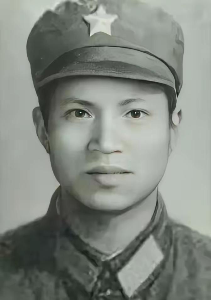1979年，雷应川虽然身中数弹，但他依旧在忍着疼痛在草地上继续战斗，突然，他一低