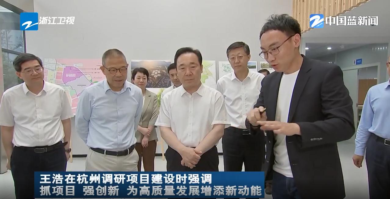 6月23日，调研正在紧张施工建设的钱塘大学（暂名）。农夫山泉创始人钟睒睒陪同。