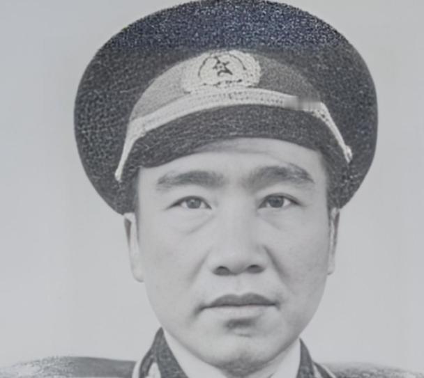 1955在举行授衔仪式之际，他竟猛地一把扯下肩章，而后扬长离去，紧接着便立下了