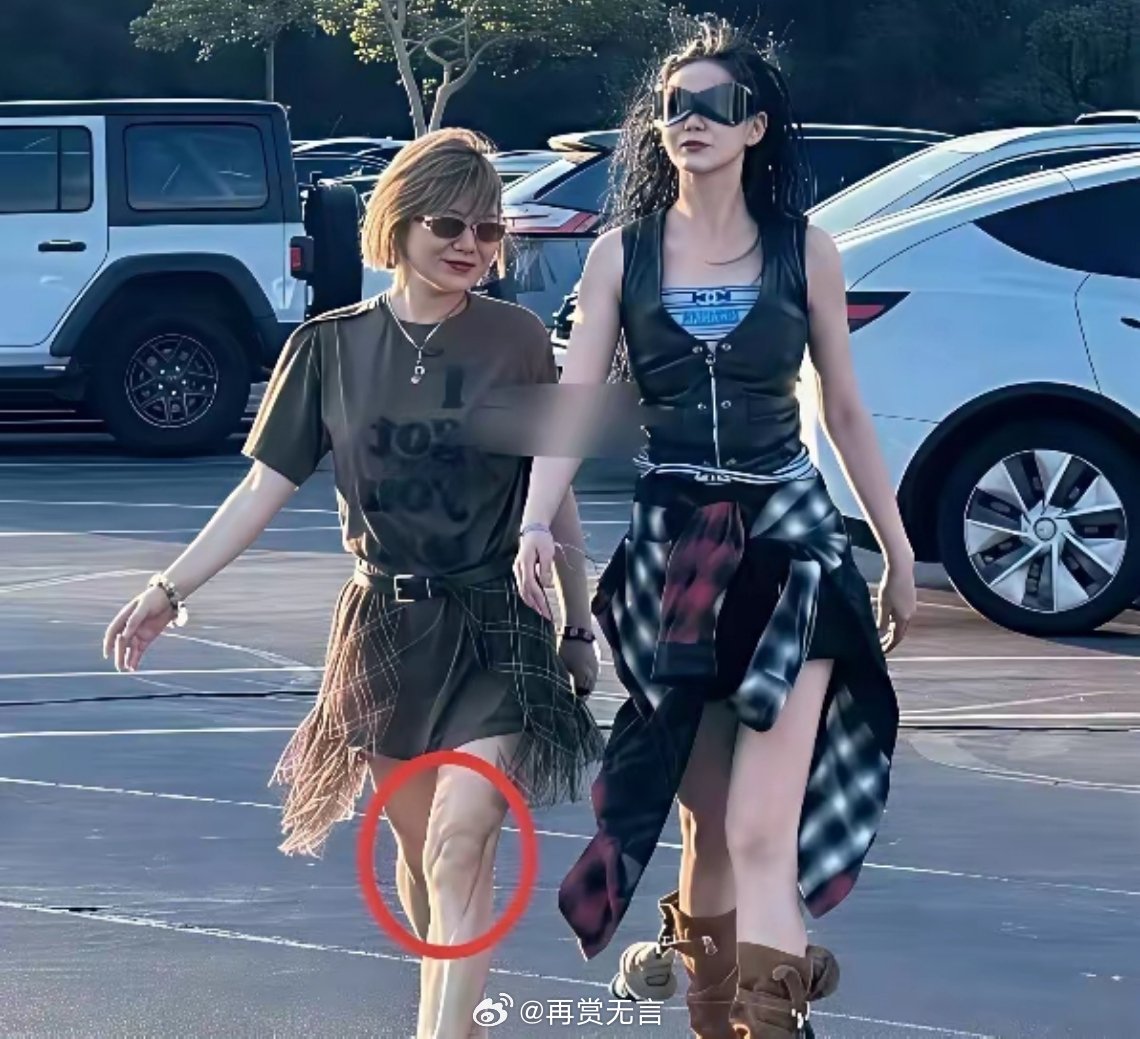 都别盯着贾玲了，你看杨天真瘦的更夸张。